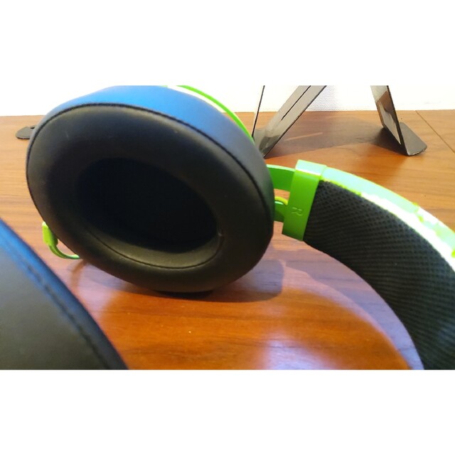 Razer(レイザー)のRazer KRAKEN PRO V2 GREEN ジャンク スマホ/家電/カメラのオーディオ機器(ヘッドフォン/イヤフォン)の商品写真