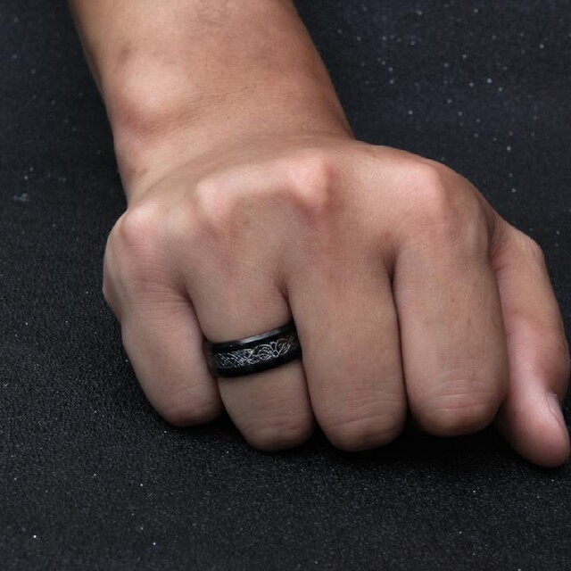 《売れ筋！》指輪 メンズ リング かっこいい ドラゴン 竜 龍紋 平打ち 8mm メンズのアクセサリー(リング(指輪))の商品写真