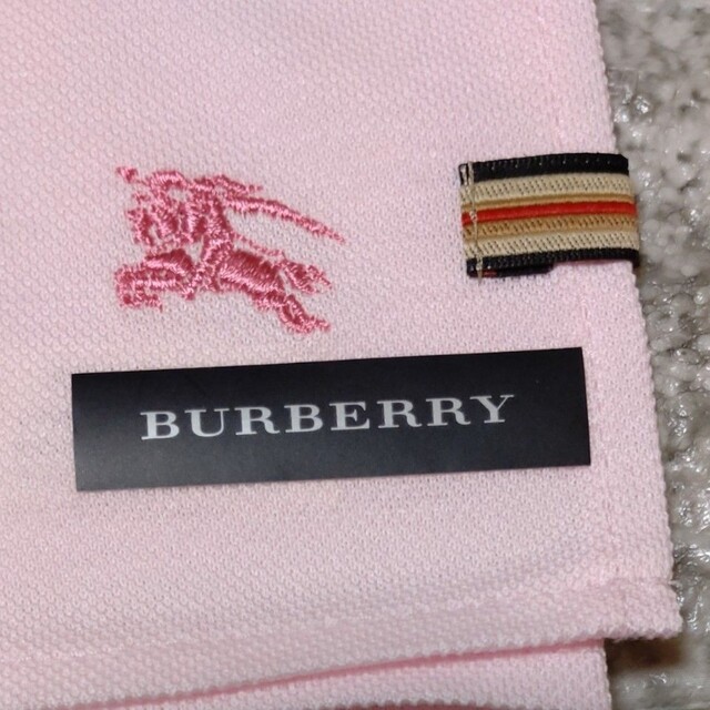 BURBERRY(バーバリー)の新品シール付　バーバリー　BURBERRY　厚手ハンカチーフ　35×35 レディースのファッション小物(ハンカチ)の商品写真