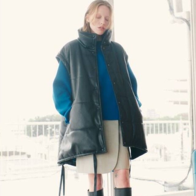 LE CIEL BLEU(ルシェルブルー)のLE CIEL BLEU Faux Leather Padded Coat レディースのジャケット/アウター(ダウンコート)の商品写真