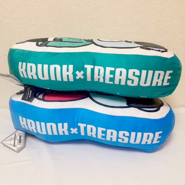 TREASURE(トレジャー)の【匿名発送】新品 KRUNK×TREASURE ダイカットクッション 2種セット エンタメ/ホビーのタレントグッズ(ミュージシャン)の商品写真