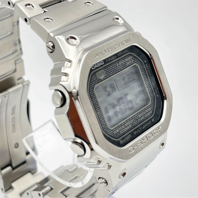 G-SHOCK(ジーショック)のG-SHOCK フルメタル シルバー GMW-B5000D-1JF 電波ソーラー メンズの時計(腕時計(デジタル))の商品写真