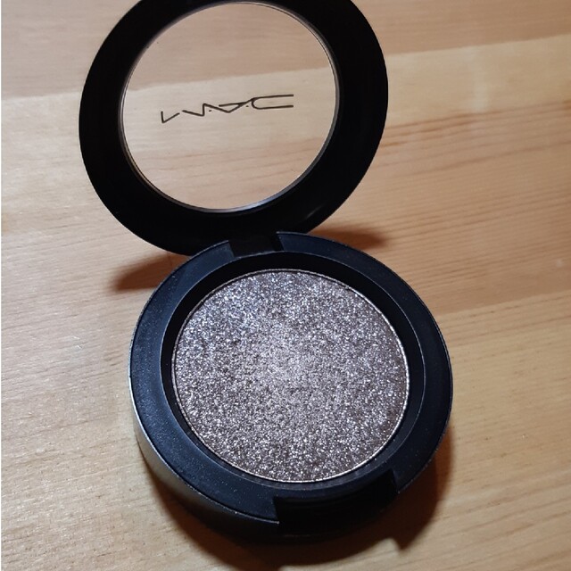 MAC(マック)のM・A・C  プレストピグメント ディープリーダッシング コスメ/美容のベースメイク/化粧品(アイシャドウ)の商品写真