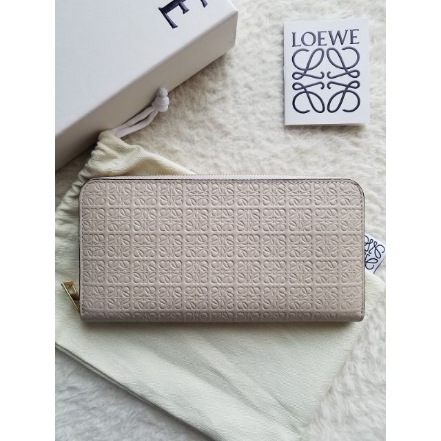 LOEWE(ロエベ)のLOEWE ロエベ リピート ラウンドファスナー 長財布 ライトオーツ レディースのファッション小物(財布)の商品写真