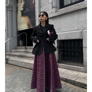 アメリヴィンテージ(Ameri VINTAGE)のUND MOTIF VELOUR QUILTING FLARE SKIRT(ロングスカート)