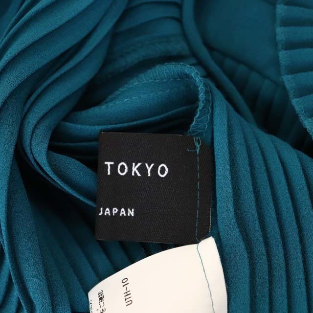 UNITED TOKYO(ユナイテッドトウキョウ)のユナイテッドトウキョウ プリーツブラウス ハイネック ノースリーブ フリル 緑 レディースのトップス(シャツ/ブラウス(半袖/袖なし))の商品写真