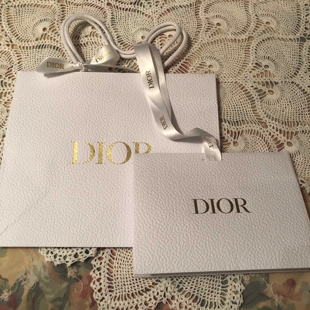 Dior(ディオール)のディオール　紙袋　ショップ袋　ショッパー　プレゼントボックス　リボン レディースのバッグ(ショップ袋)の商品写真