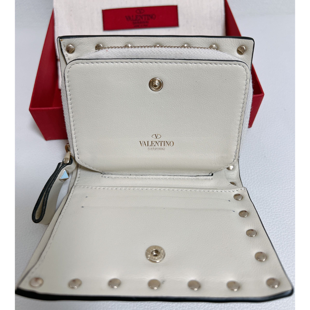 GIANNI VALENTINO(ジャンニバレンチノ)のバレンチノ★二つ折り財布　ホワイト美品 レディースのファッション小物(財布)の商品写真