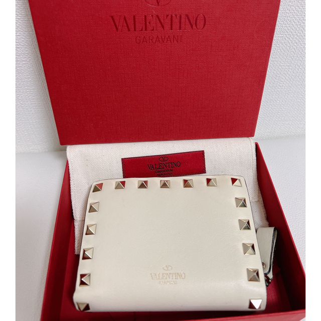 GIANNI VALENTINO(ジャンニバレンチノ)のバレンチノ★二つ折り財布　ホワイト美品 レディースのファッション小物(財布)の商品写真