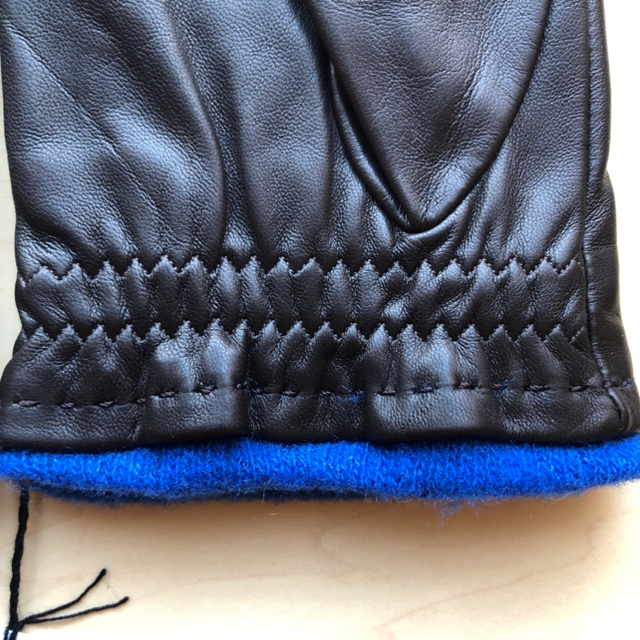 LANVIN en Bleu(ランバンオンブルー)の★新品★ランバンオンブルー　メンズ　高級レザー手袋　羊革　カシミヤ　黒×ブルー メンズのファッション小物(手袋)の商品写真