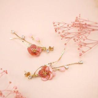 薄紅梅の清らかさ　イヤリング(イヤリング)