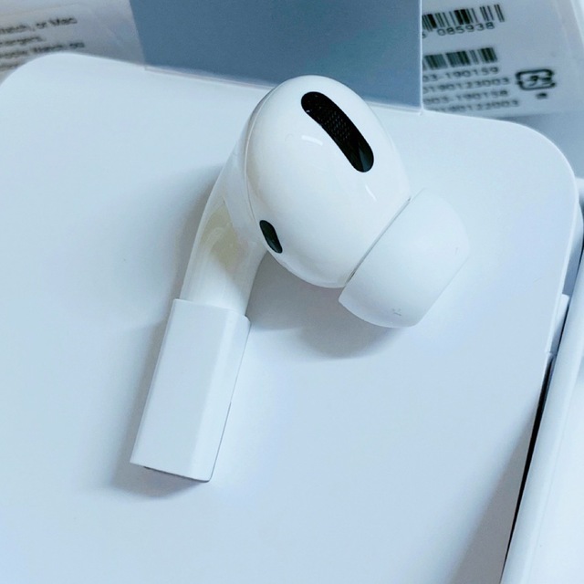 Apple(アップル)のApple AirPods Pro Apple正規品♡ スマホ/家電/カメラのオーディオ機器(ヘッドフォン/イヤフォン)の商品写真