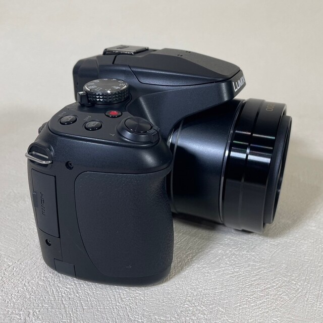 Panasonic(パナソニック)のpanasonic LUMIX DC−FZ85 スマホ/家電/カメラのカメラ(コンパクトデジタルカメラ)の商品写真