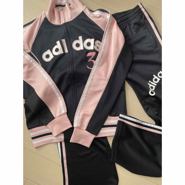 ４／20までSALE【adidas】未使用✨ジャージ上下セット