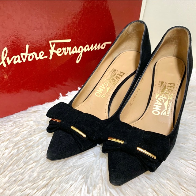 Ferragamoデザインパンプス