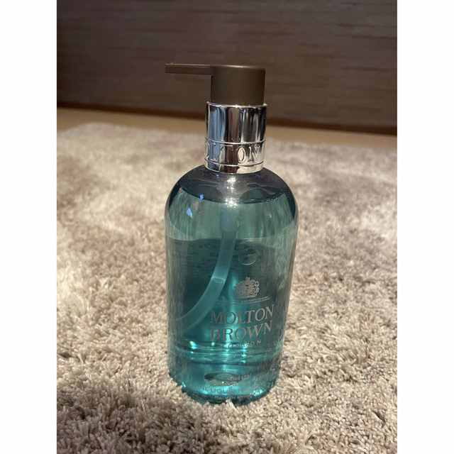 MOLTON BROWN(モルトンブラウン)のMolton Brown ハンドウォッシュ　300ml コスメ/美容のボディケア(ボディソープ/石鹸)の商品写真