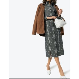 フェンディ(FENDI)の【美品】FFカーリグラフィ ブルードリルカーリグラフィ シャツドレス(ロングワンピース/マキシワンピース)