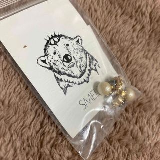 新品　SMELLY リバーシブルピアス　パールビジュー　スメリーアーバンリサーチ(ピアス)