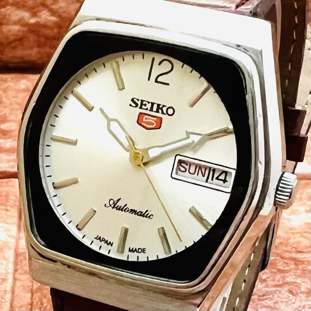 SEIKO(セイコー)の【人気】SEIKO 5★セイコー★ヴィンテージ腕時計★メンズ★自動巻き★シルバー メンズの時計(腕時計(アナログ))の商品写真