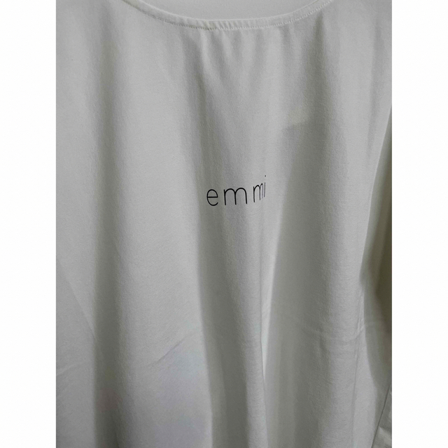 emmi(エミ)の【エミヨガ新品2点セット！】MOON柄レギンス&バックデザインemmiロゴTEE スポーツ/アウトドアのトレーニング/エクササイズ(ヨガ)の商品写真