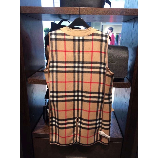 BURBERRY(バーバリー)のburberryバーバリー コード カシミヤ ウール ライナー ベスト uk12 レディースのトップス(ベスト/ジレ)の商品写真