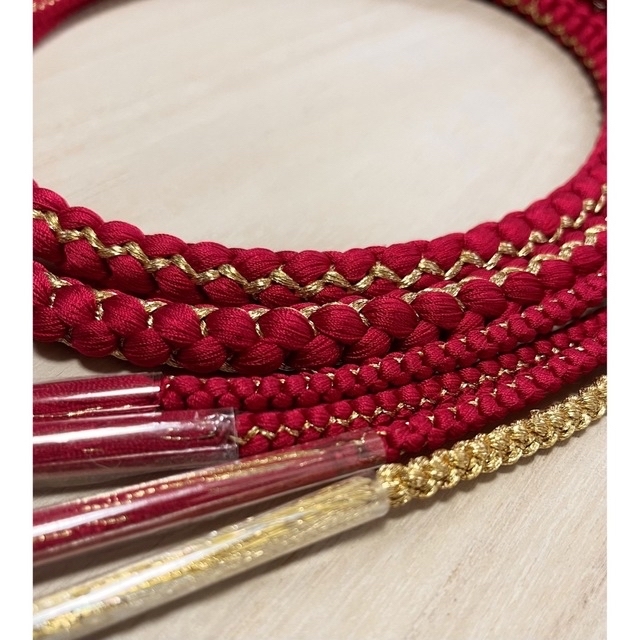 専用　帯締め　赤色＆シャンパンゴールド　正絹　金糸　振袖　成人式 レディースの水着/浴衣(振袖)の商品写真