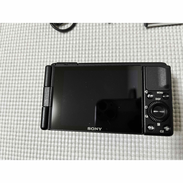 SONY(ソニー)のSony Digital camera ZV-1 とUSB・バッテリー スマホ/家電/カメラのカメラ(コンパクトデジタルカメラ)の商品写真