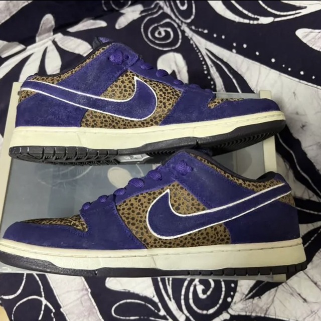 NIKE(ナイキ)のNIKE SB DUNK PURPLE Safari パープル サファリ メンズの靴/シューズ(スニーカー)の商品写真