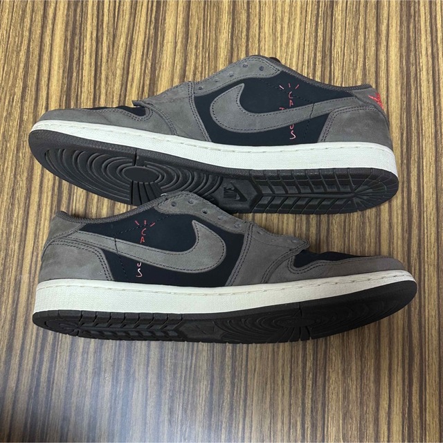 NIKE(ナイキ)のNIKE AIR JORDAN 1 LOW TRAVIS SCOTT 28.5 メンズの靴/シューズ(スニーカー)の商品写真