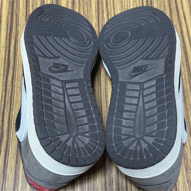 NIKE(ナイキ)のNIKE AIR JORDAN 1 LOW TRAVIS SCOTT 28.5 メンズの靴/シューズ(スニーカー)の商品写真