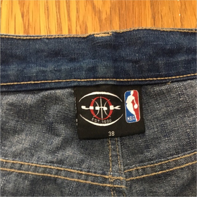 NIKE(ナイキ)のunK NBA チームロゴ刺繍　デニムジーンズ(送料込み) メンズのパンツ(デニム/ジーンズ)の商品写真