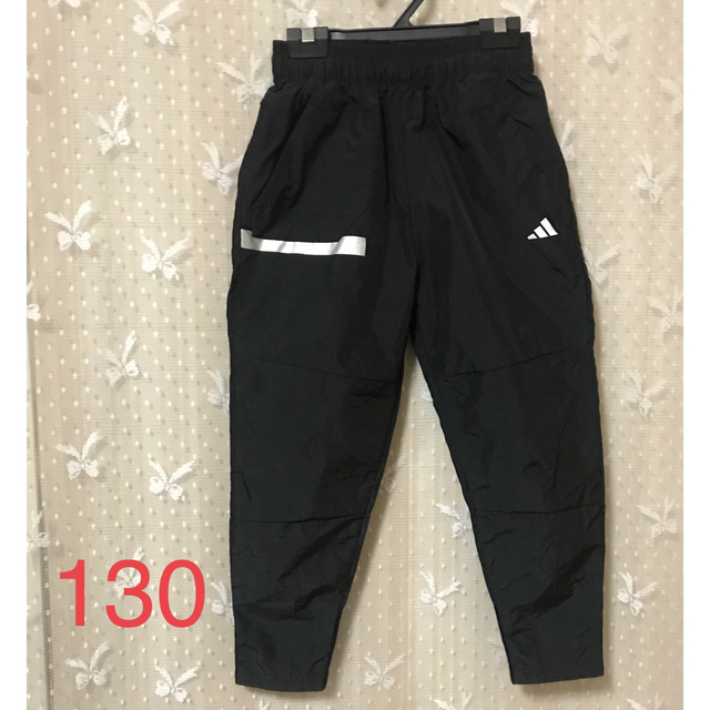 adidas(アディダス)のアディダスナイロンパンツ　130 キッズ/ベビー/マタニティのキッズ服男の子用(90cm~)(パンツ/スパッツ)の商品写真