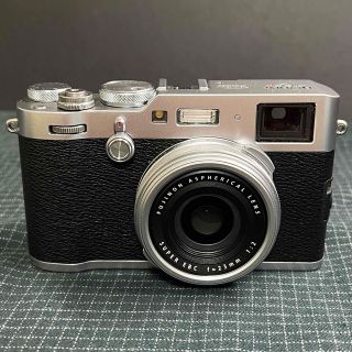 フジフイルム(富士フイルム)のFUJI FILM Xシリーズ 富士フイルム X100F SILVER(コンパクトデジタルカメラ)