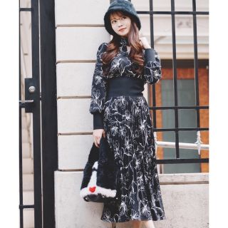 から厳選したジャケット/アウターtocco - 取り外し可能なリボン付き2WAYペプラムフリルロングダウン