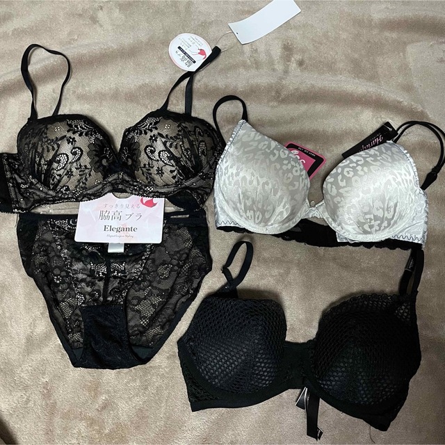 Victoria's Secret(ヴィクトリアズシークレット)の超お買い得☆下着　E70 ヴィクシー入り　 レディースの下着/アンダーウェア(ブラ&ショーツセット)の商品写真