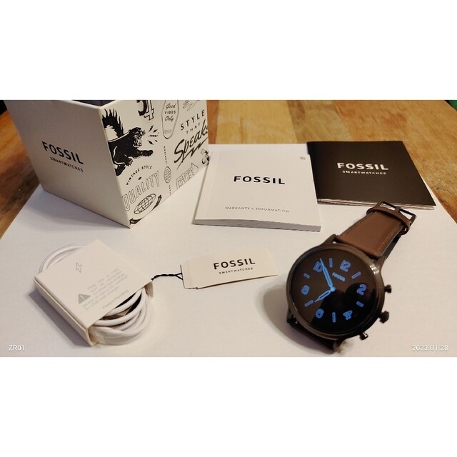 FOSSIL(フォッシル)のFOSSILスマートウォッチGen5 THE CARLYLE HR レザーバンド メンズの時計(腕時計(デジタル))の商品写真