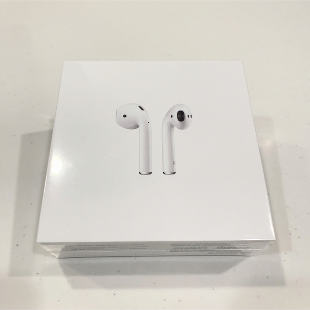 Apple(アップル)のApple AirPods (第二世代)  MV7N2J/A スマホ/家電/カメラのオーディオ機器(ヘッドフォン/イヤフォン)の商品写真