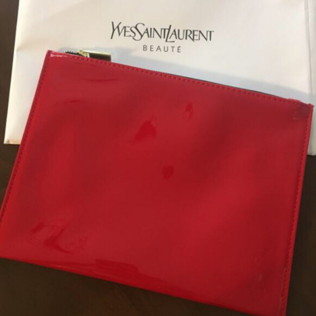 Yves Saint Laurent(イヴサンローラン)のイヴ・サンローラン　ポーチ　赤　レッド　ケース レディースのファッション小物(ポーチ)の商品写真