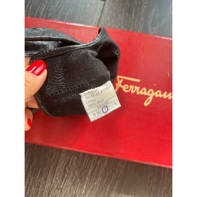 Salvatore Ferragamo(サルヴァトーレフェラガモ)のフェラガモ  手袋 レディースのファッション小物(手袋)の商品写真