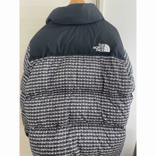 Supreme(シュプリーム)のあああ様専用　supreme studded nuptse L メンズのジャケット/アウター(ダウンジャケット)の商品写真