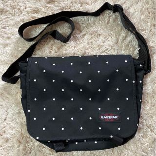 イーストパック(EASTPAK)のEASTPACK  ショルダーバッグ  白黒ドット(ショルダーバッグ)