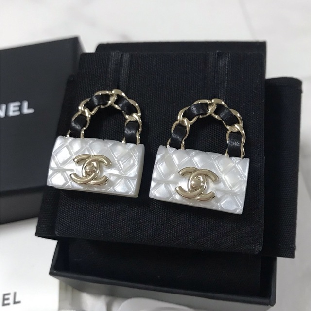 大人気 CHANEL - クルーズ新作 シャネル CHANEL ピアス マトラッセ