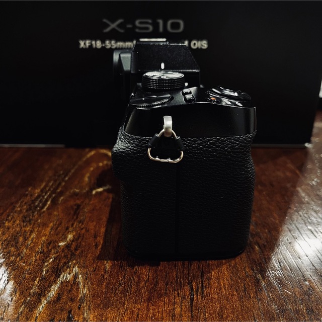 富士フイルム(フジフイルム)の富士フイルム X-S10 FUJIFILM ボディ 美品 xs10 スマホ/家電/カメラのカメラ(ミラーレス一眼)の商品写真