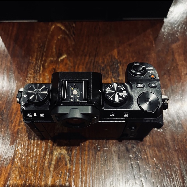 富士フイルム(フジフイルム)の富士フイルム X-S10 FUJIFILM ボディ 美品 xs10 スマホ/家電/カメラのカメラ(ミラーレス一眼)の商品写真