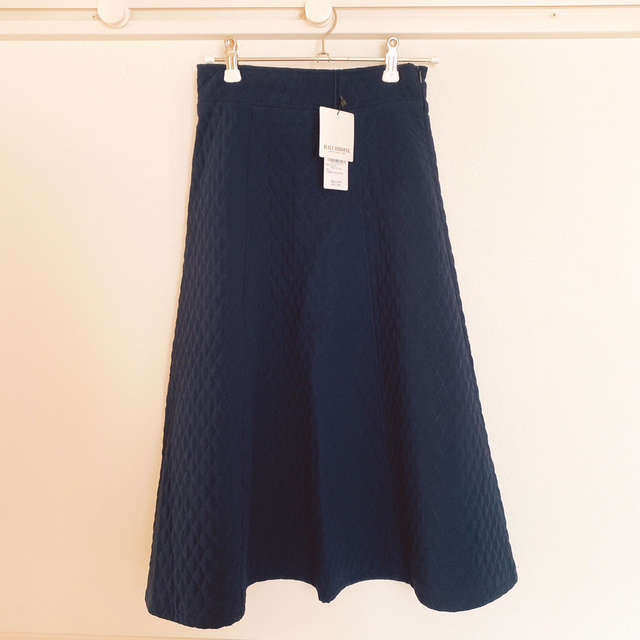 【新品未使用 タグ付き】ネイビー キルティングスカート ハルヒロイン  レディースのスカート(ひざ丈スカート)の商品写真