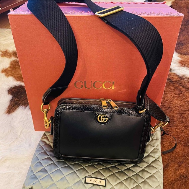 Gucci - 【ほぼ新品】希少品 グッチ GUCCI パイソン×レザー