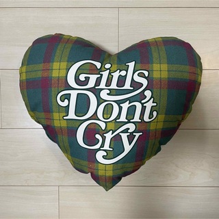 Girl´s Don´t Cry クッション (ステッカー付)-