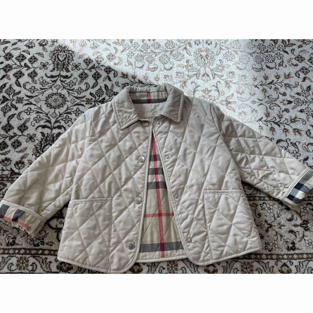 BURBERRY(バーバリー)のバーバリー　キルティング　コート キッズ/ベビー/マタニティのキッズ服女の子用(90cm~)(コート)の商品写真