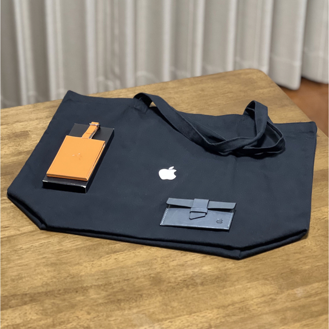 Apple(アップル)のApple トートバッグ / 名刺入れ /パスケース/マグネット【非売品】 メンズのファッション小物(名刺入れ/定期入れ)の商品写真