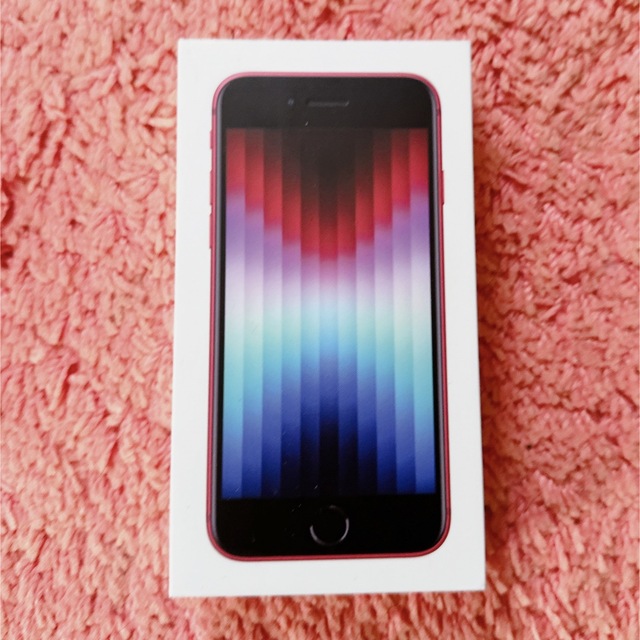 iPhone(アイフォーン)のiPhone SE 第3世代 64GB 赤　SIMロック解除済R スマホ/家電/カメラのスマートフォン/携帯電話(スマートフォン本体)の商品写真